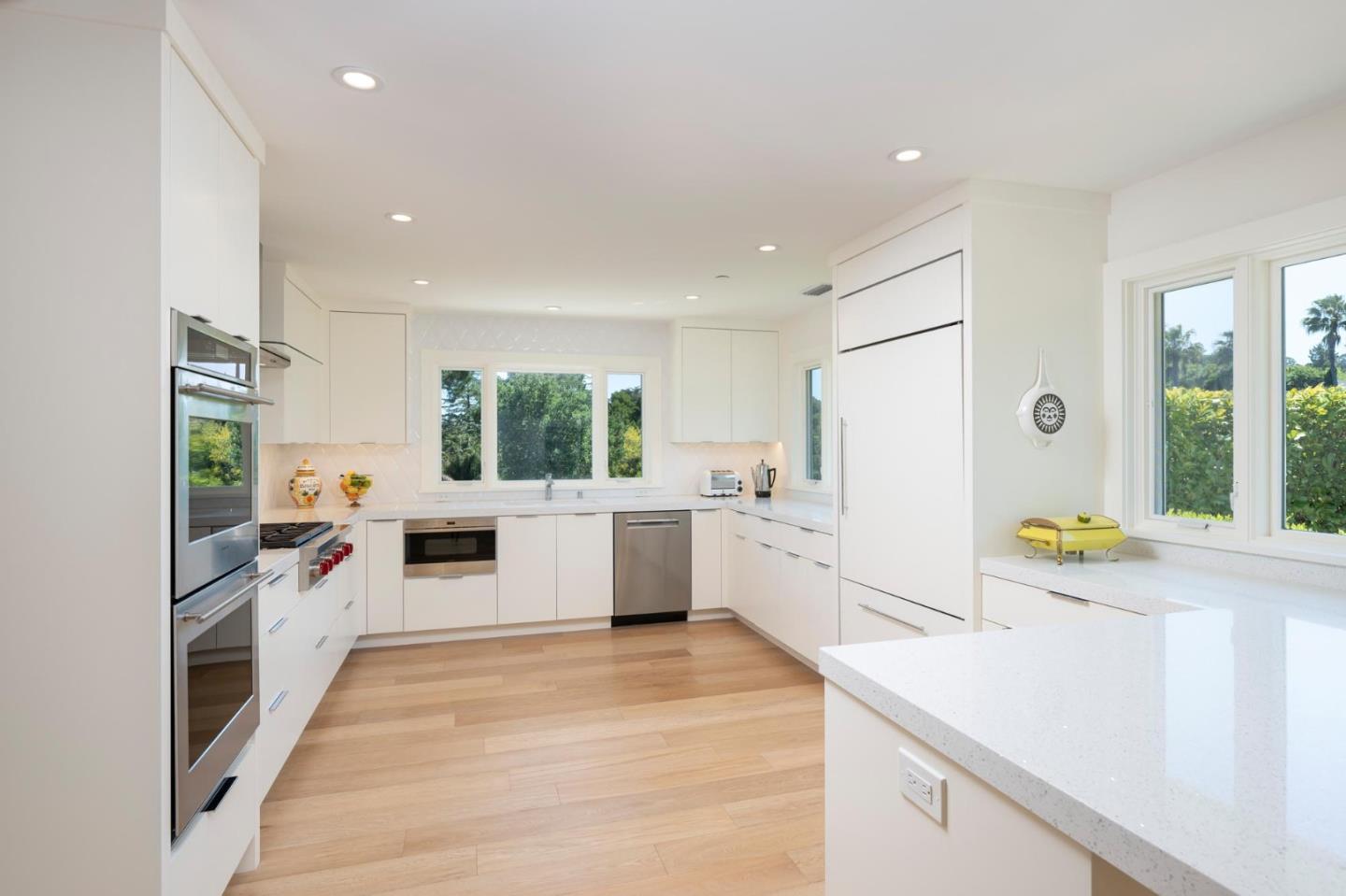 Detail Gallery Image 11 of 36 For 525 El Arroyo Rd, Hillsborough,  CA 94010 - 3 Beds | 3/1 Baths