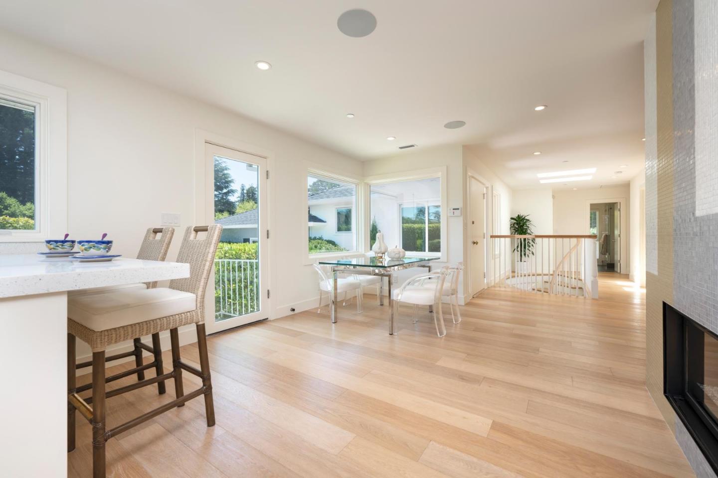 Detail Gallery Image 13 of 36 For 525 El Arroyo Rd, Hillsborough,  CA 94010 - 3 Beds | 3/1 Baths