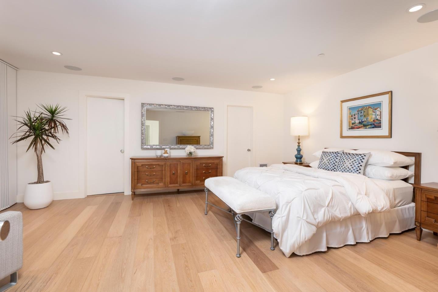 Detail Gallery Image 14 of 36 For 525 El Arroyo Rd, Hillsborough,  CA 94010 - 3 Beds | 3/1 Baths