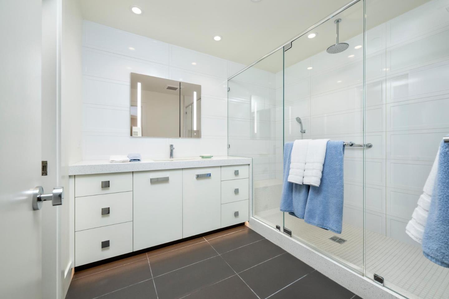 Detail Gallery Image 16 of 36 For 525 El Arroyo Rd, Hillsborough,  CA 94010 - 3 Beds | 3/1 Baths