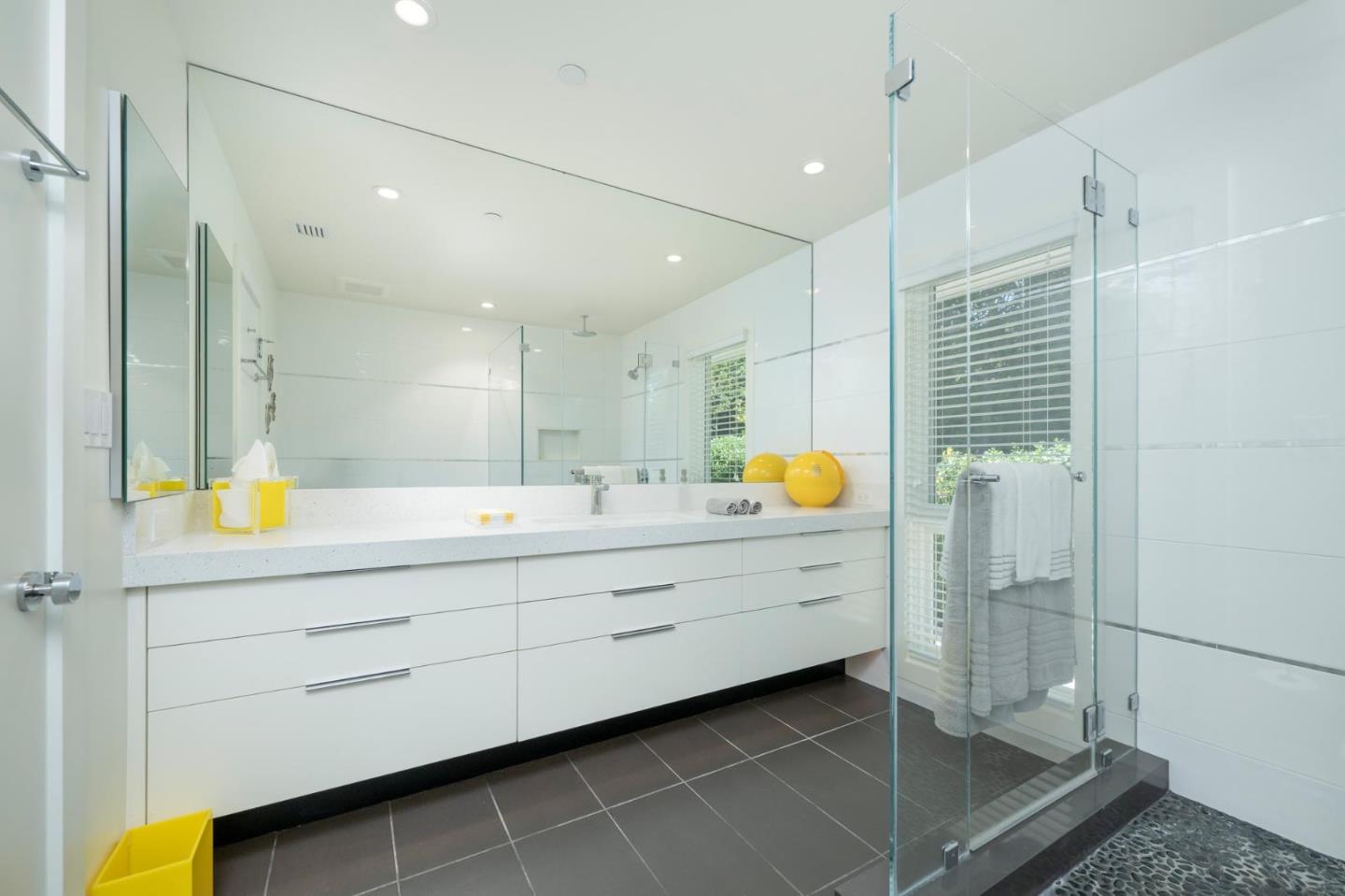 Detail Gallery Image 18 of 36 For 525 El Arroyo Rd, Hillsborough,  CA 94010 - 3 Beds | 3/1 Baths