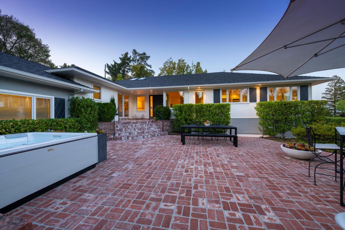 Detail Gallery Image 2 of 36 For 525 El Arroyo Rd, Hillsborough,  CA 94010 - 3 Beds | 3/1 Baths