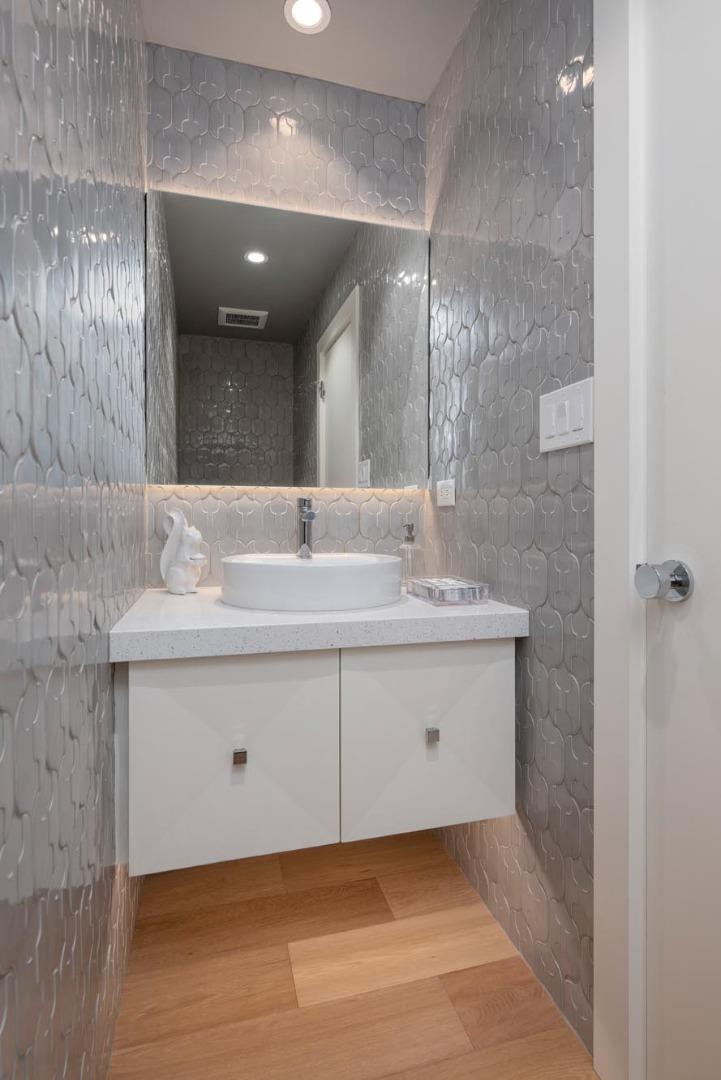 Detail Gallery Image 20 of 36 For 525 El Arroyo Rd, Hillsborough,  CA 94010 - 3 Beds | 3/1 Baths