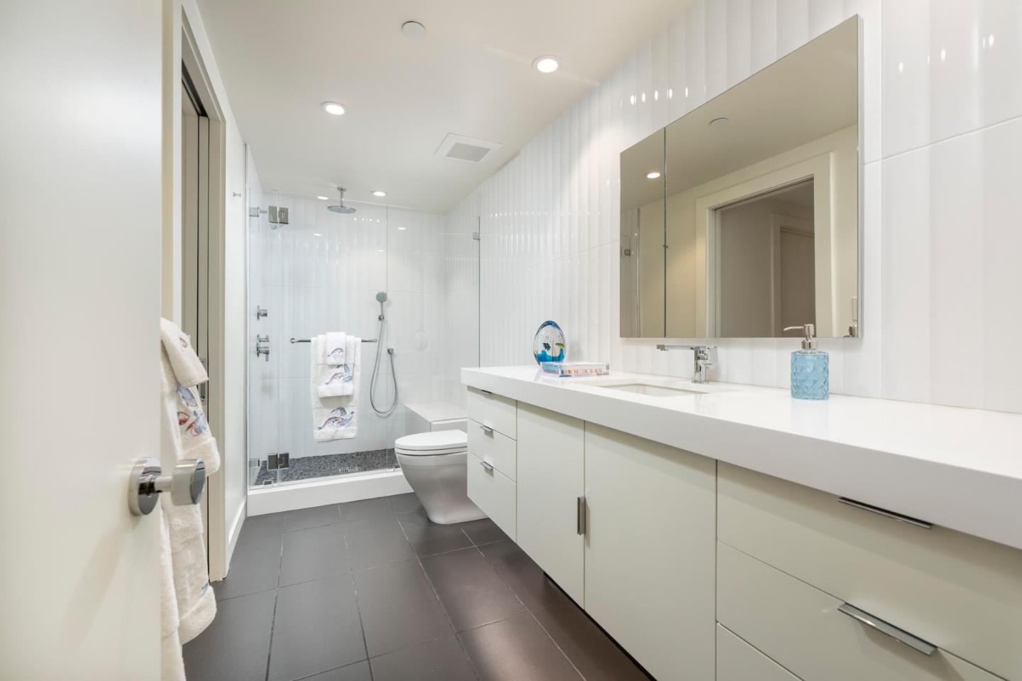 Detail Gallery Image 25 of 36 For 525 El Arroyo Rd, Hillsborough,  CA 94010 - 3 Beds | 3/1 Baths