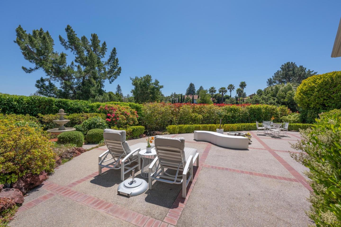 Detail Gallery Image 29 of 36 For 525 El Arroyo Rd, Hillsborough,  CA 94010 - 3 Beds | 3/1 Baths