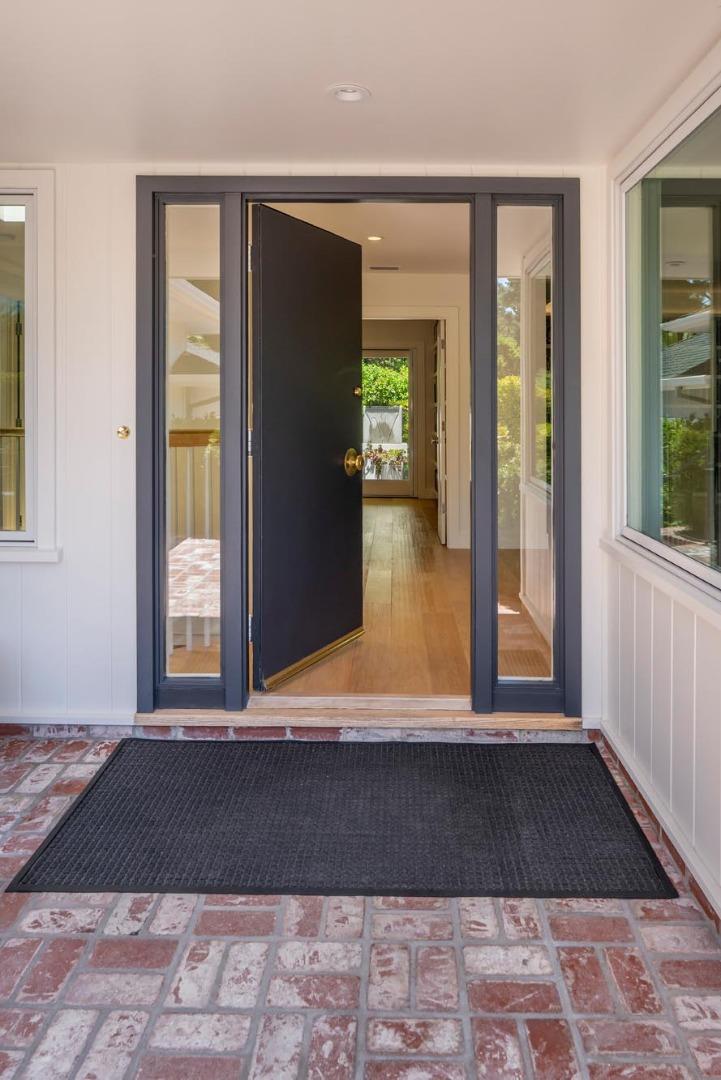 Detail Gallery Image 3 of 36 For 525 El Arroyo Rd, Hillsborough,  CA 94010 - 3 Beds | 3/1 Baths