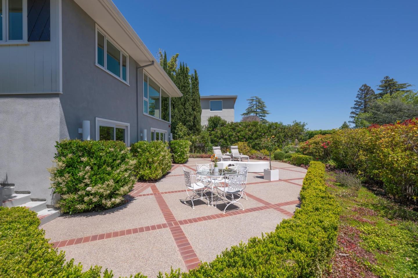 Detail Gallery Image 30 of 36 For 525 El Arroyo Rd, Hillsborough,  CA 94010 - 3 Beds | 3/1 Baths