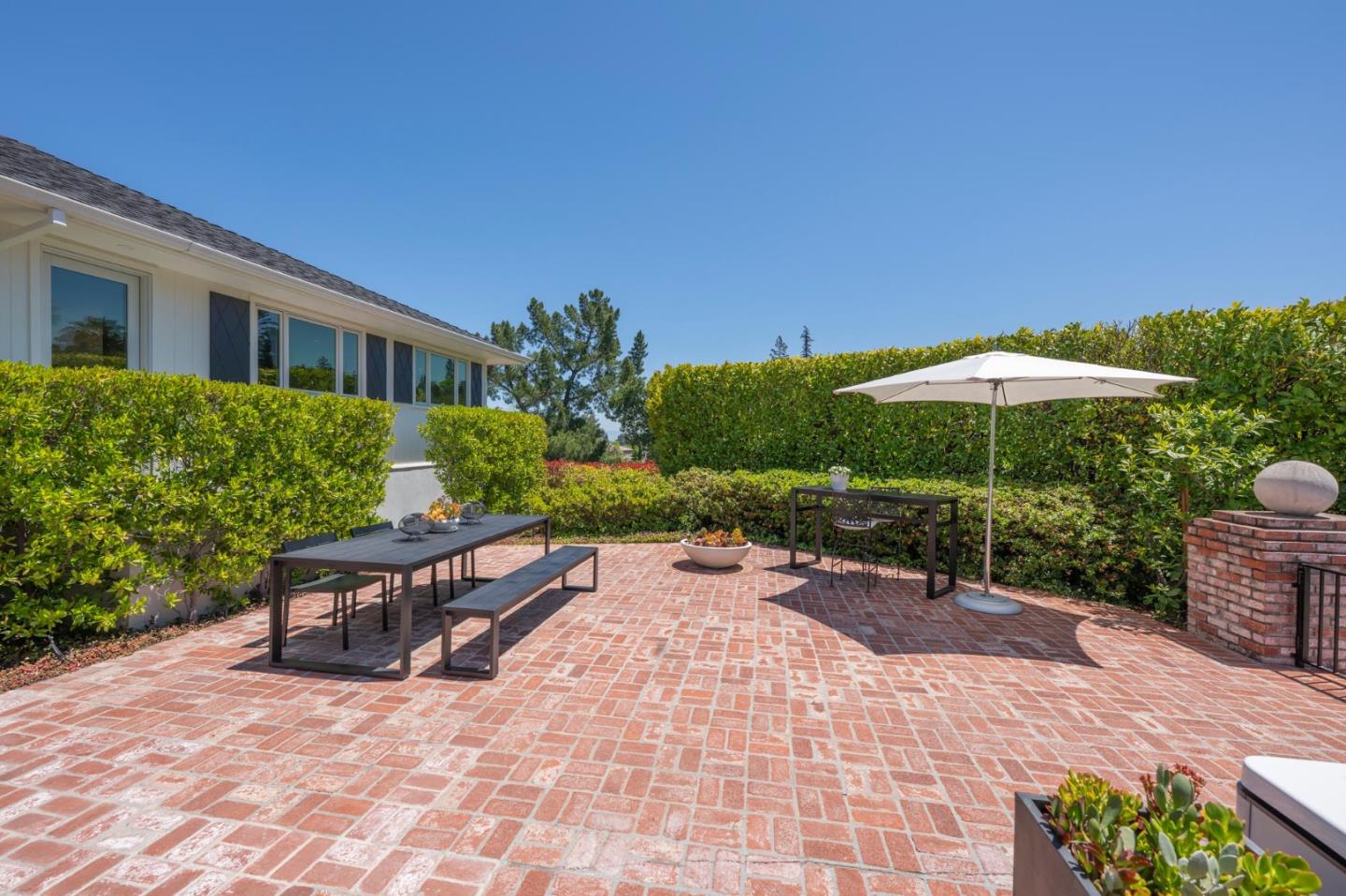 Detail Gallery Image 31 of 36 For 525 El Arroyo Rd, Hillsborough,  CA 94010 - 3 Beds | 3/1 Baths