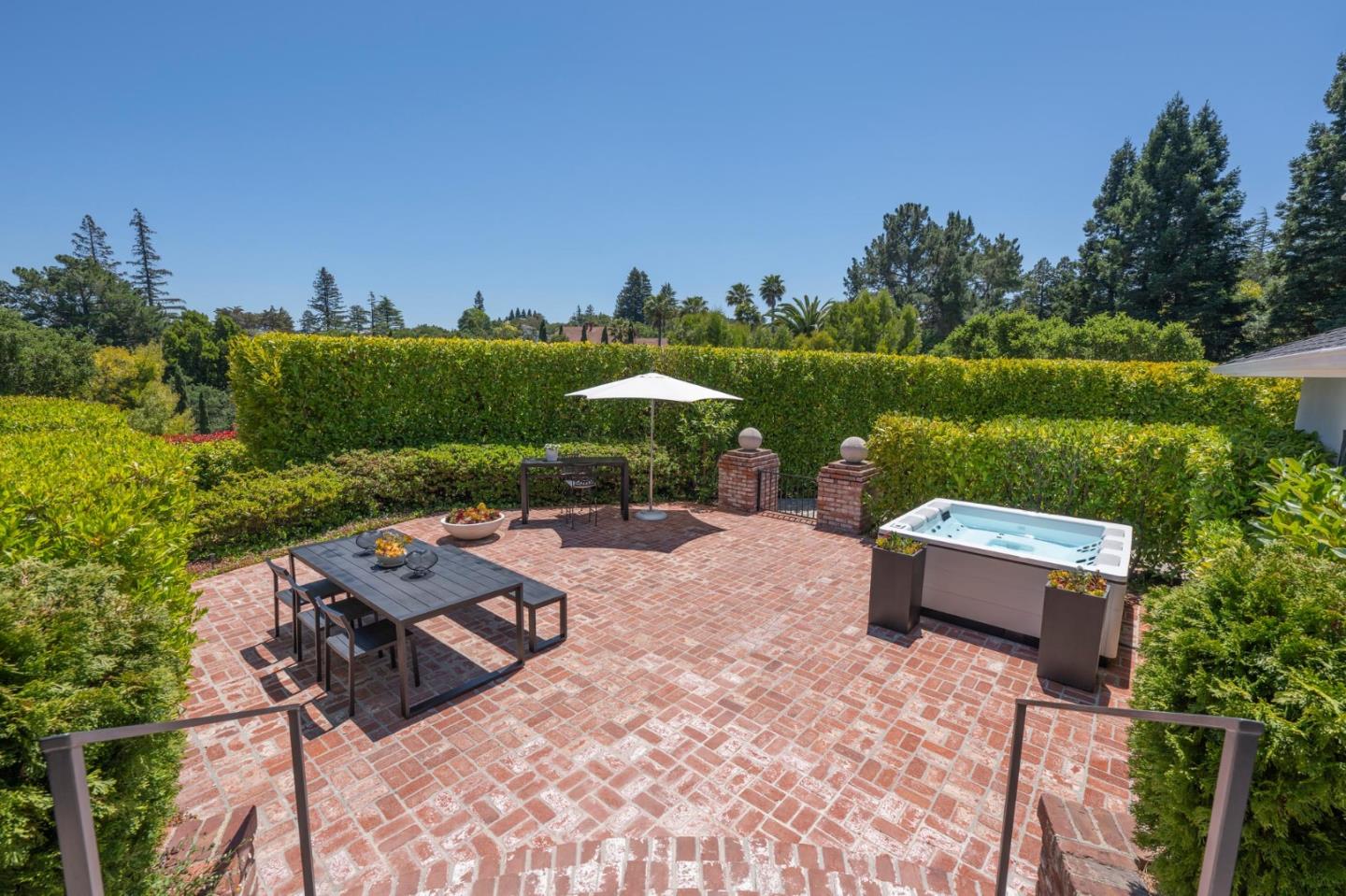 Detail Gallery Image 32 of 36 For 525 El Arroyo Rd, Hillsborough,  CA 94010 - 3 Beds | 3/1 Baths