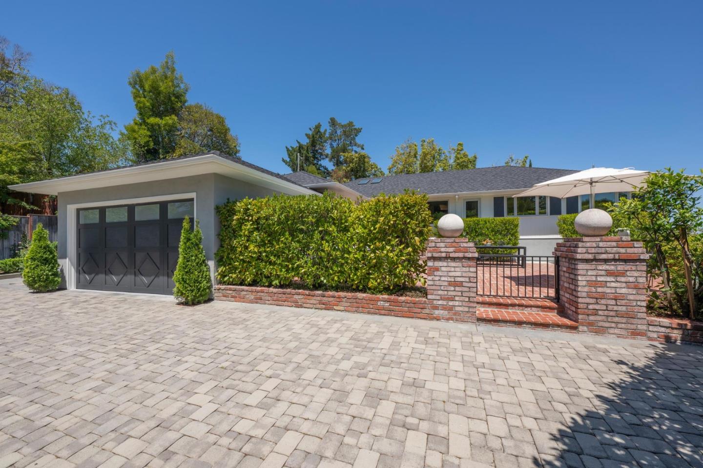 Detail Gallery Image 34 of 36 For 525 El Arroyo Rd, Hillsborough,  CA 94010 - 3 Beds | 3/1 Baths
