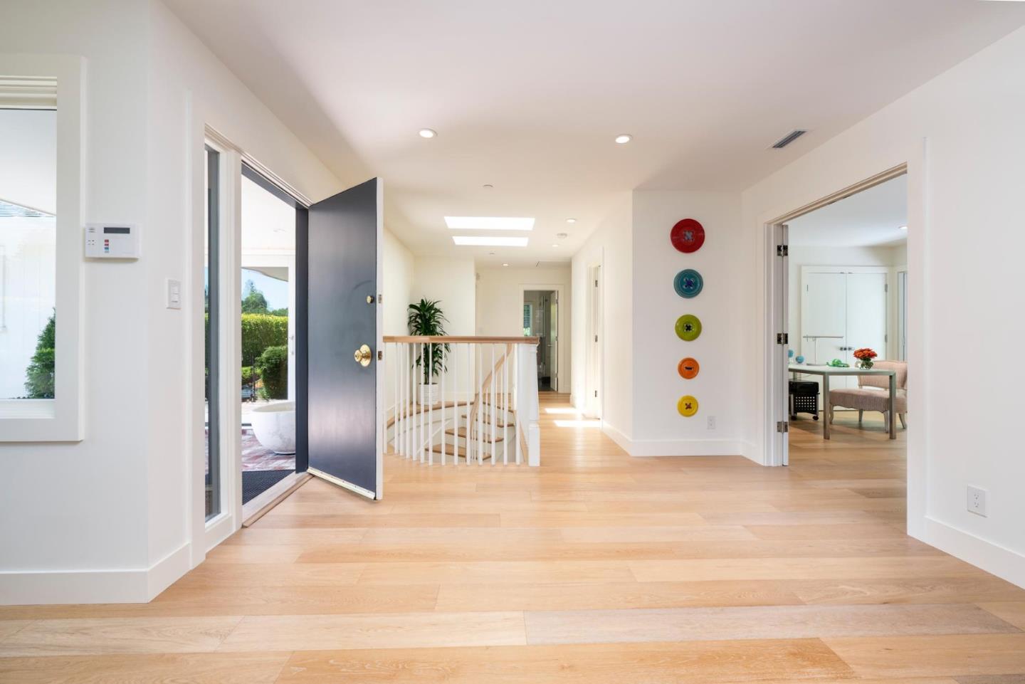 Detail Gallery Image 4 of 36 For 525 El Arroyo Rd, Hillsborough,  CA 94010 - 3 Beds | 3/1 Baths