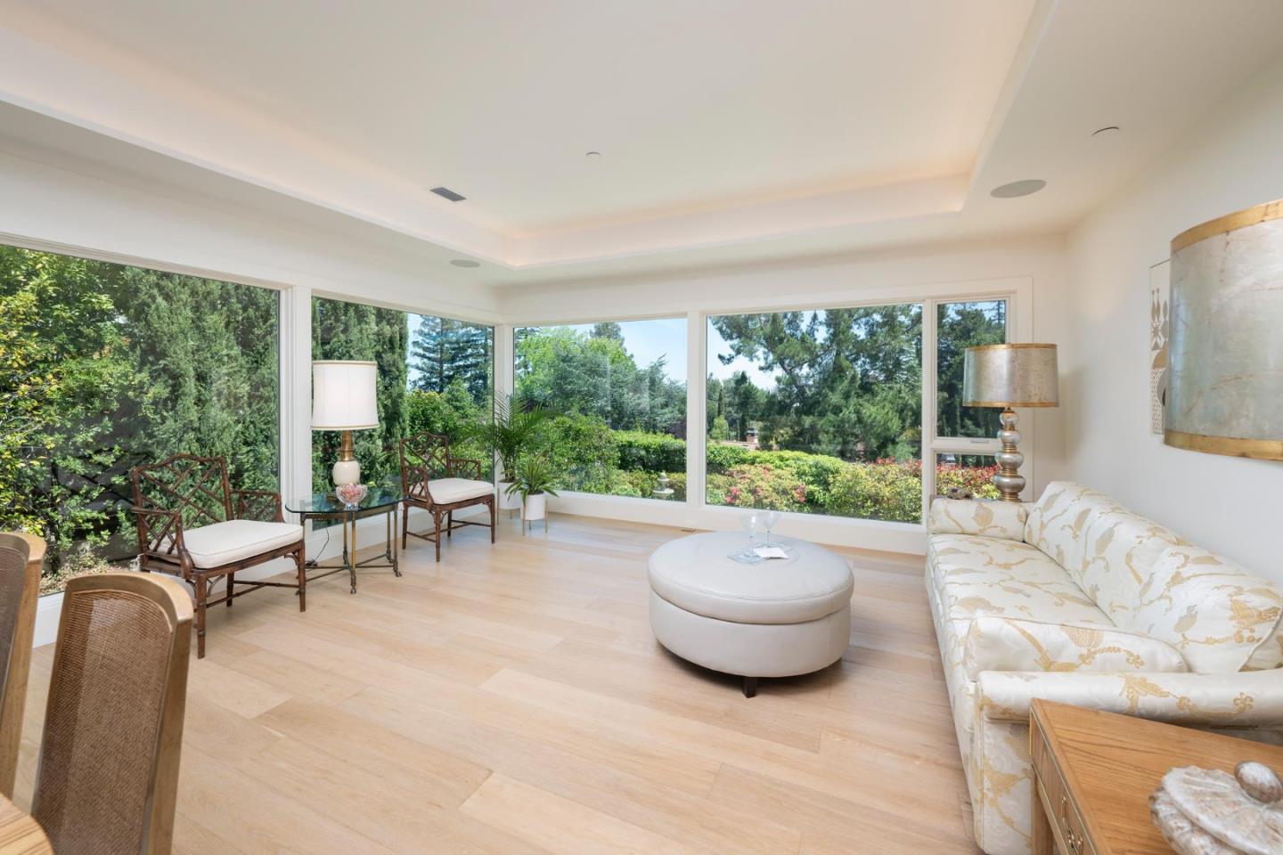 Detail Gallery Image 6 of 36 For 525 El Arroyo Rd, Hillsborough,  CA 94010 - 3 Beds | 3/1 Baths