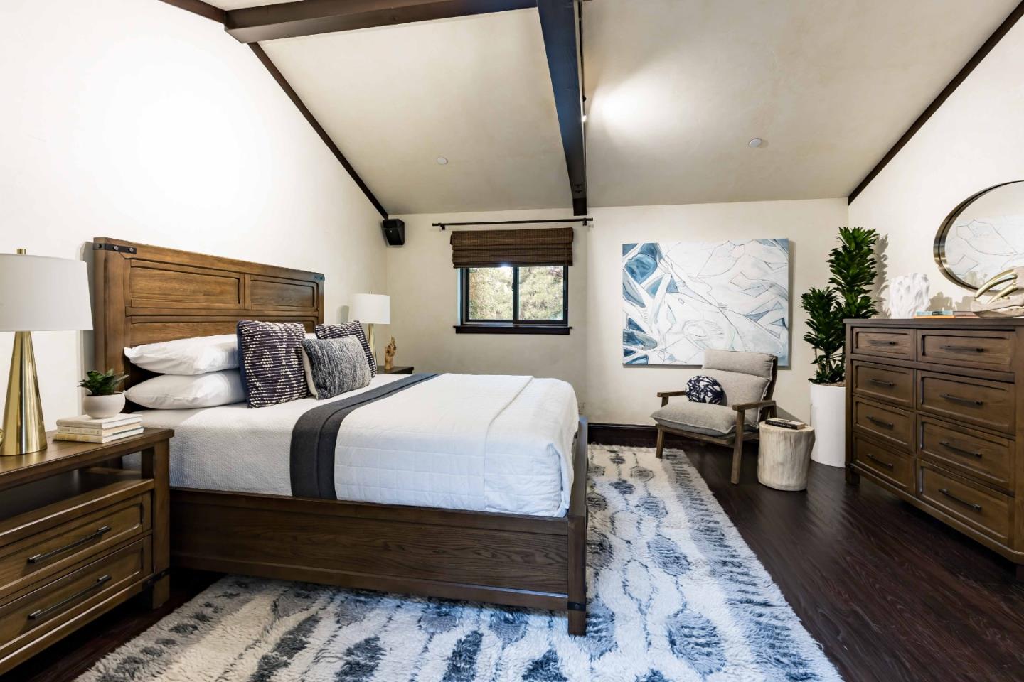 Detail Gallery Image 12 of 33 For 40 Tagus Ct, Portola Valley,  CA 94028 - 4 Beds | 3 Baths