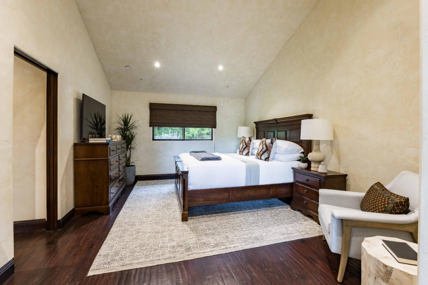 Detail Gallery Image 7 of 33 For 40 Tagus Ct, Portola Valley,  CA 94028 - 4 Beds | 3 Baths