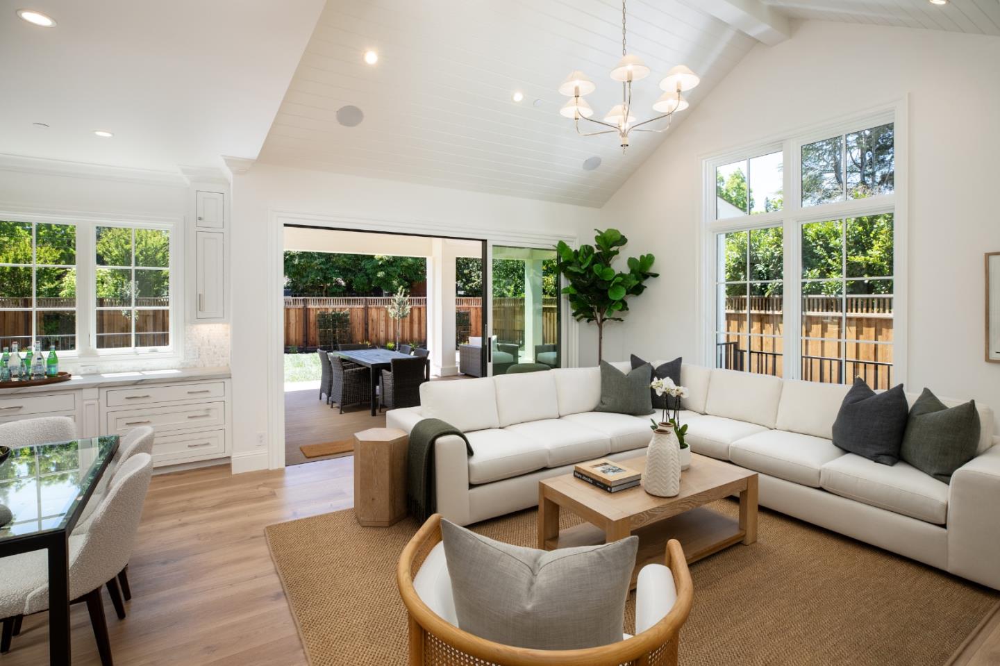 Detail Gallery Image 12 of 52 For 1310 Bay Laurel Dr, Menlo Park,  CA 94025 - 7 Beds | 6/1 Baths