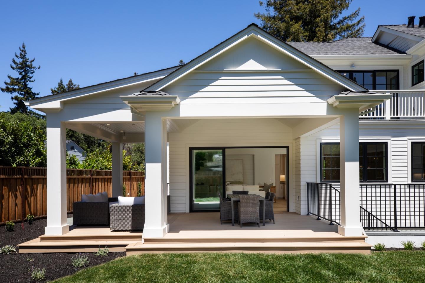 Detail Gallery Image 14 of 52 For 1310 Bay Laurel Dr, Menlo Park,  CA 94025 - 7 Beds | 6/1 Baths