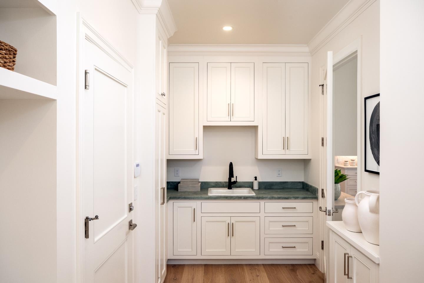Detail Gallery Image 16 of 52 For 1310 Bay Laurel Dr, Menlo Park,  CA 94025 - 7 Beds | 6/1 Baths
