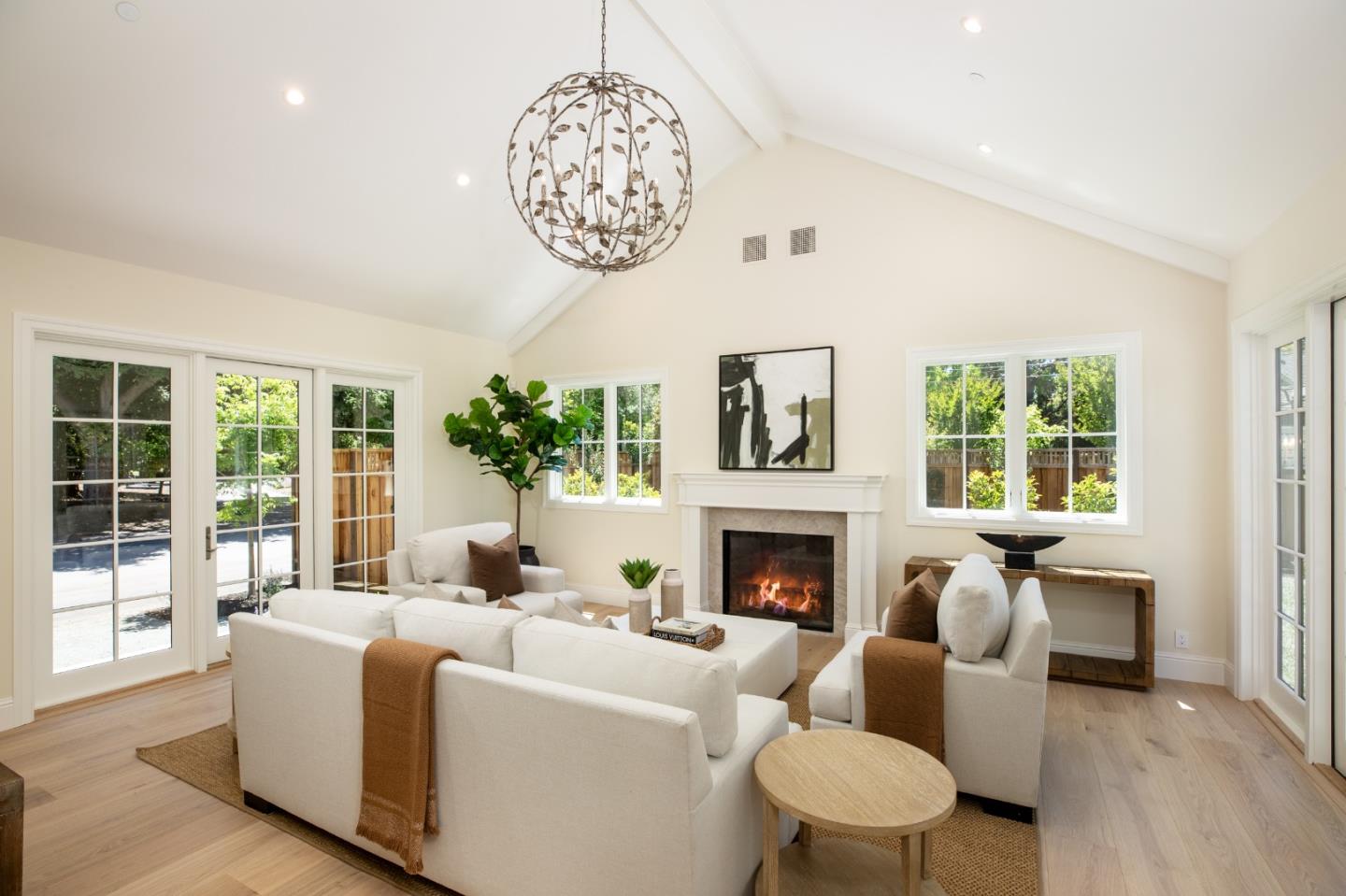 Detail Gallery Image 20 of 52 For 1310 Bay Laurel Dr, Menlo Park,  CA 94025 - 7 Beds | 6/1 Baths