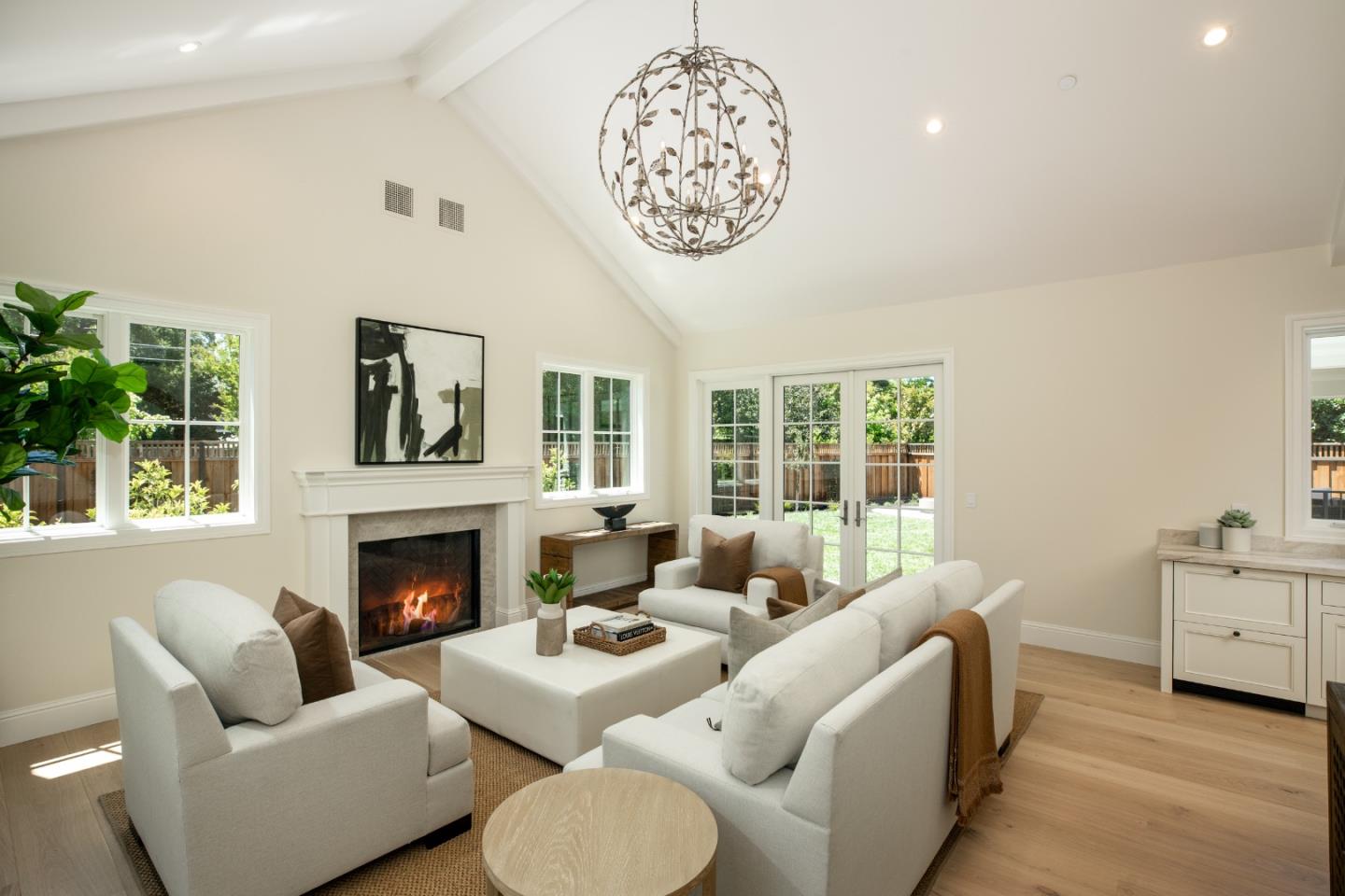 Detail Gallery Image 21 of 52 For 1310 Bay Laurel Dr, Menlo Park,  CA 94025 - 7 Beds | 6/1 Baths