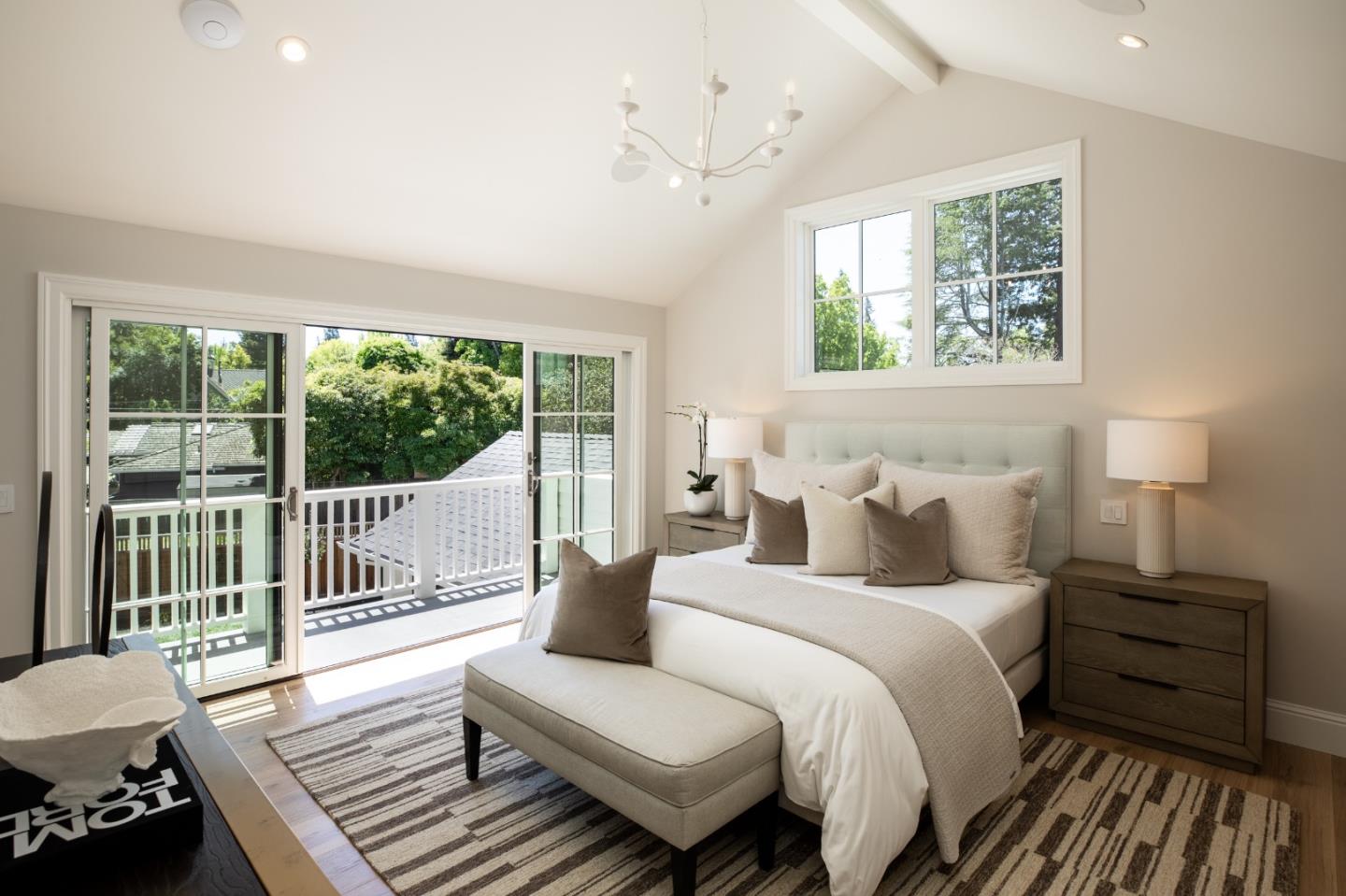Detail Gallery Image 24 of 52 For 1310 Bay Laurel Dr, Menlo Park,  CA 94025 - 7 Beds | 6/1 Baths