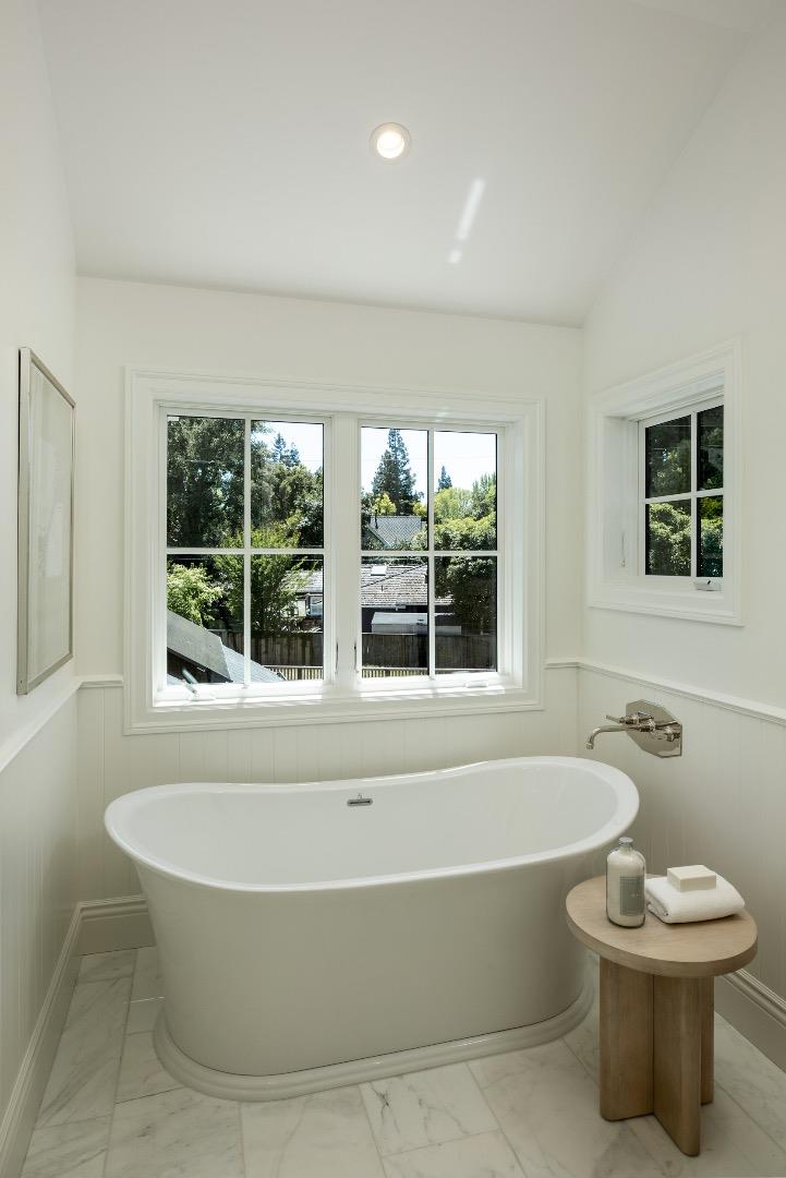 Detail Gallery Image 26 of 52 For 1310 Bay Laurel Dr, Menlo Park,  CA 94025 - 7 Beds | 6/1 Baths