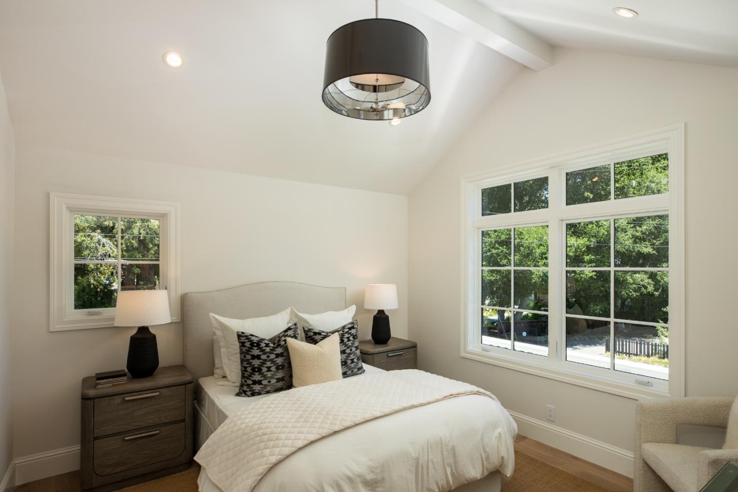 Detail Gallery Image 30 of 52 For 1310 Bay Laurel Dr, Menlo Park,  CA 94025 - 7 Beds | 6/1 Baths