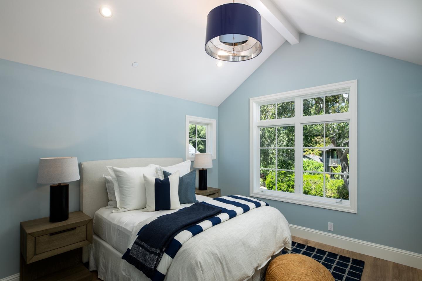 Detail Gallery Image 32 of 52 For 1310 Bay Laurel Dr, Menlo Park,  CA 94025 - 7 Beds | 6/1 Baths