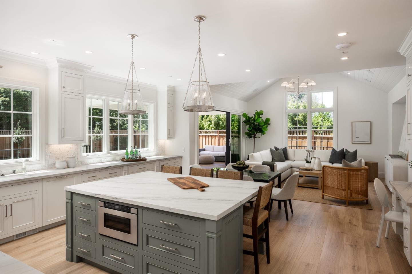 Detail Gallery Image 8 of 52 For 1310 Bay Laurel Dr, Menlo Park,  CA 94025 - 7 Beds | 6/1 Baths