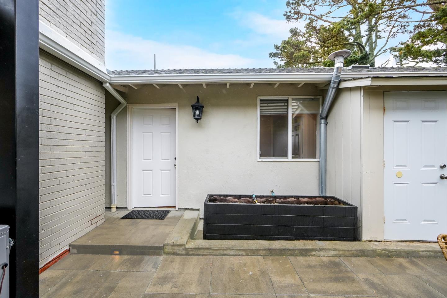 Detail Gallery Image 10 of 72 For 2781 Saint Cloud Dr, San Bruno,  CA 94066 - 6 Beds | 4 Baths
