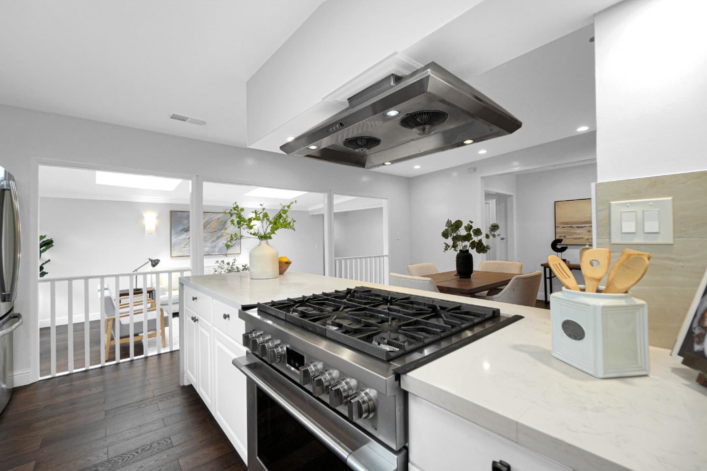 Detail Gallery Image 22 of 72 For 2781 Saint Cloud Dr, San Bruno,  CA 94066 - 6 Beds | 4 Baths