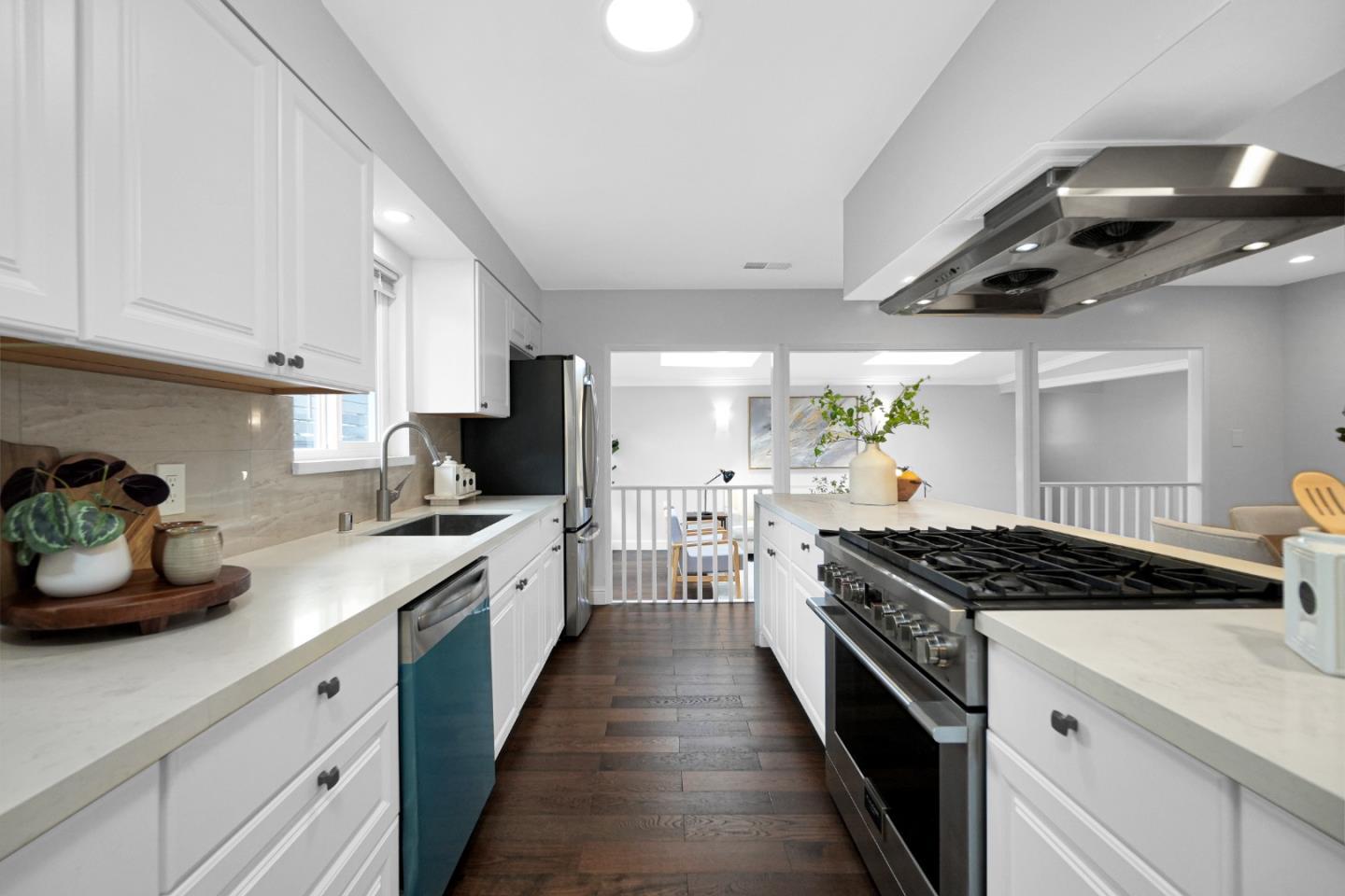 Detail Gallery Image 23 of 72 For 2781 Saint Cloud Dr, San Bruno,  CA 94066 - 6 Beds | 4 Baths
