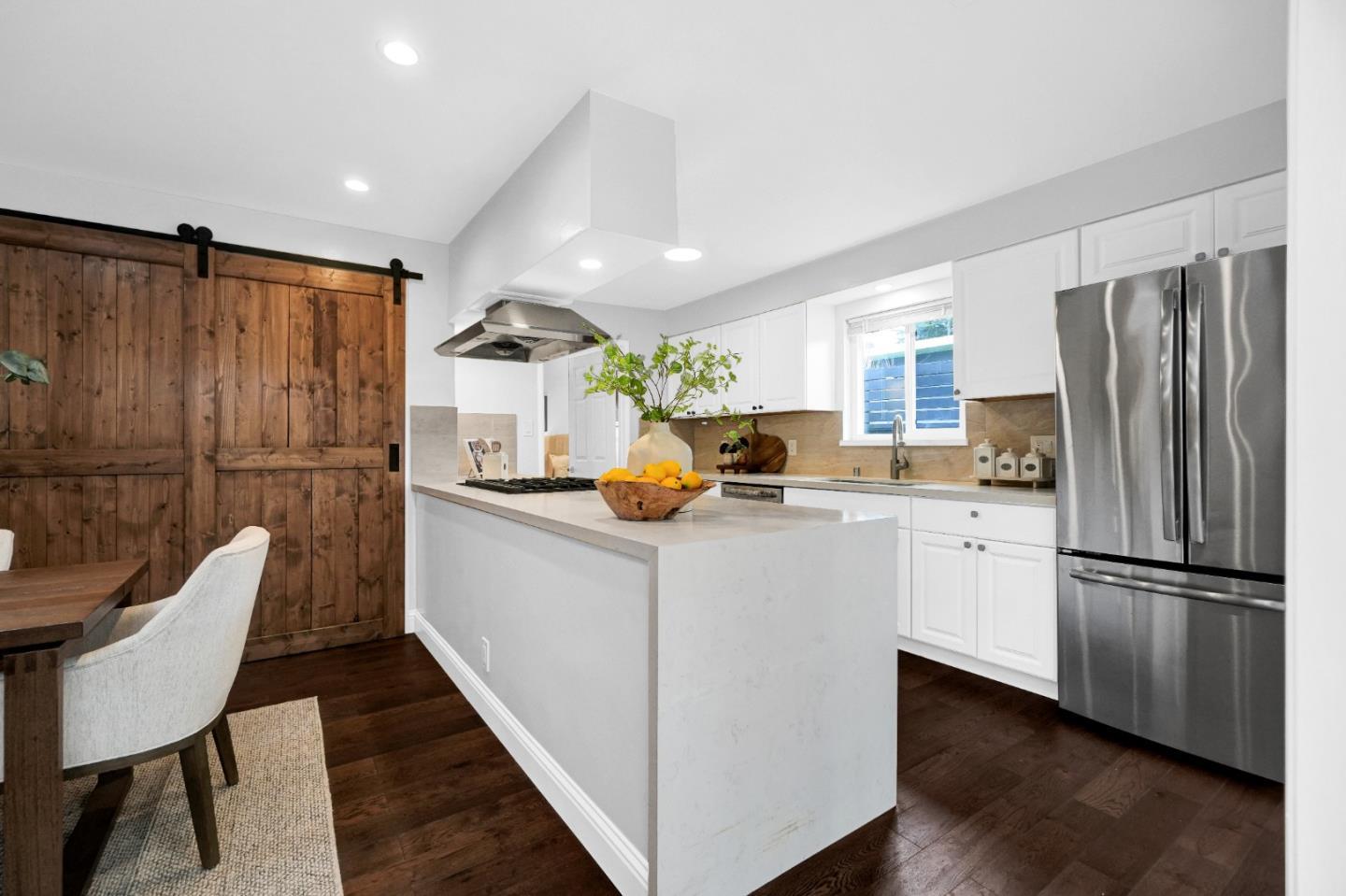 Detail Gallery Image 25 of 72 For 2781 Saint Cloud Dr, San Bruno,  CA 94066 - 6 Beds | 4 Baths