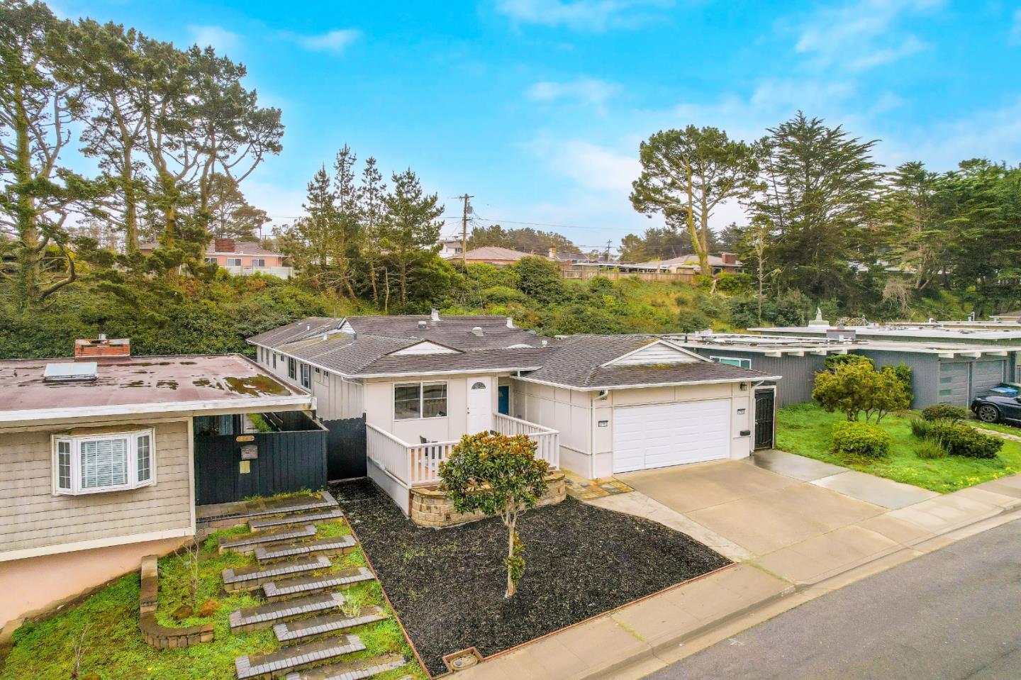 Detail Gallery Image 5 of 72 For 2781 Saint Cloud Dr, San Bruno,  CA 94066 - 6 Beds | 4 Baths