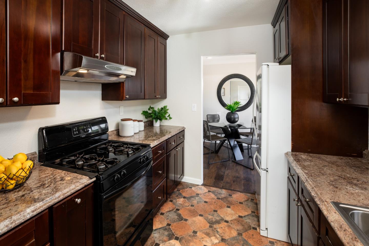Detail Gallery Image 10 of 22 For 2923 Cabrillo Ave, Santa Clara,  CA 95051 - 3 Beds | 2 Baths