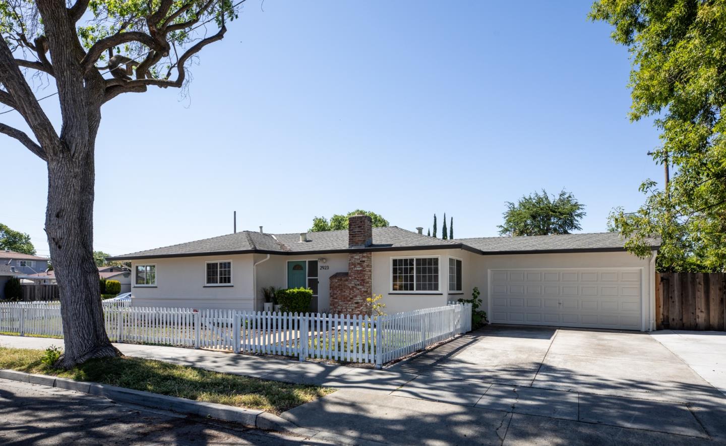 Detail Gallery Image 2 of 22 For 2923 Cabrillo Ave, Santa Clara,  CA 95051 - 3 Beds | 2 Baths
