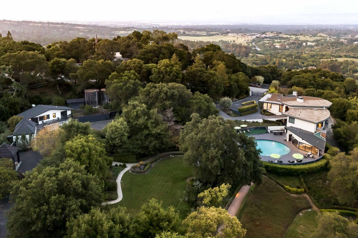 Detail Gallery Image 26 of 53 For 835 La Honda Rd, Woodside,  CA 94062 - 5 Beds | 5/2 Baths