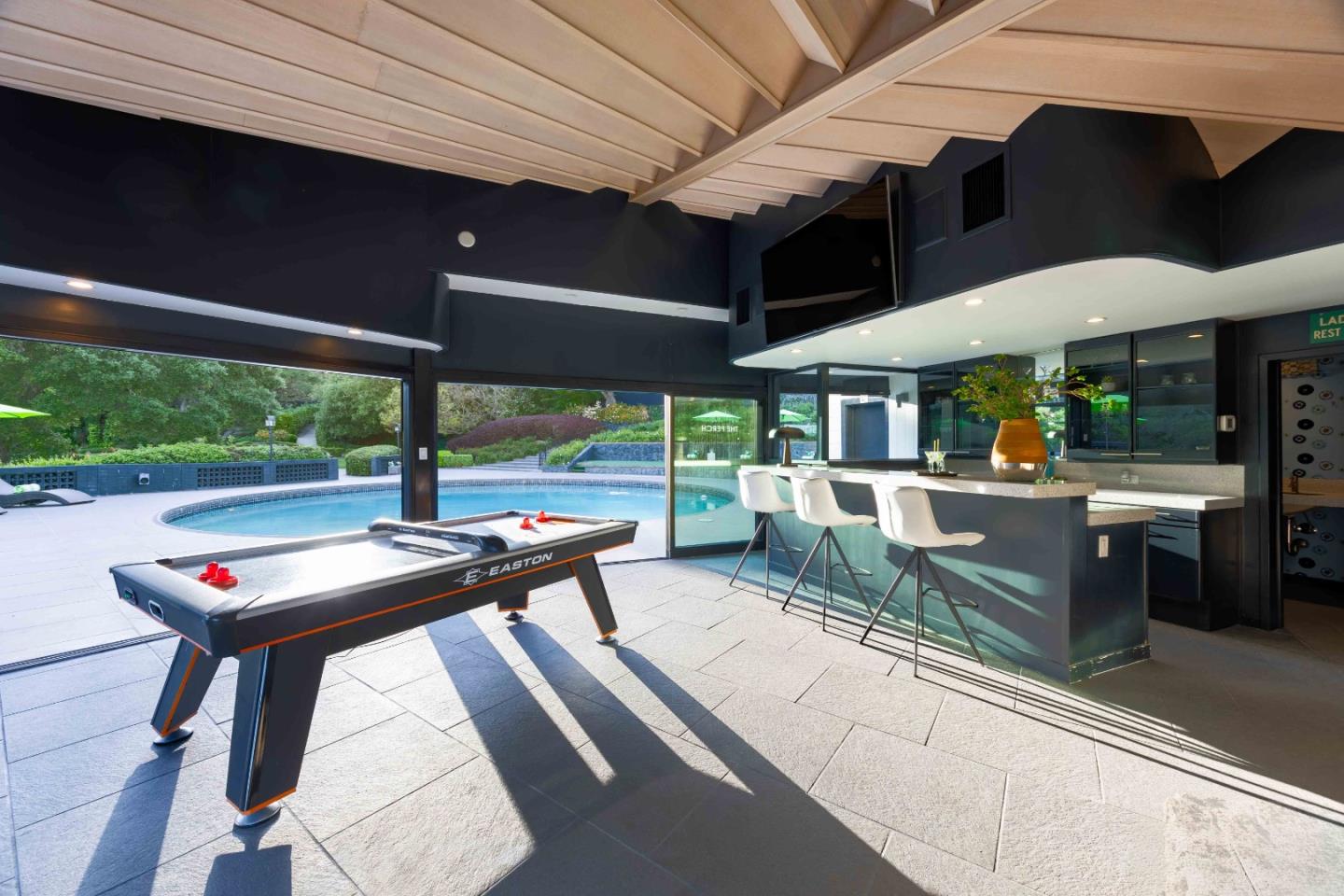 Detail Gallery Image 27 of 53 For 835 La Honda Rd, Woodside,  CA 94062 - 5 Beds | 5/2 Baths