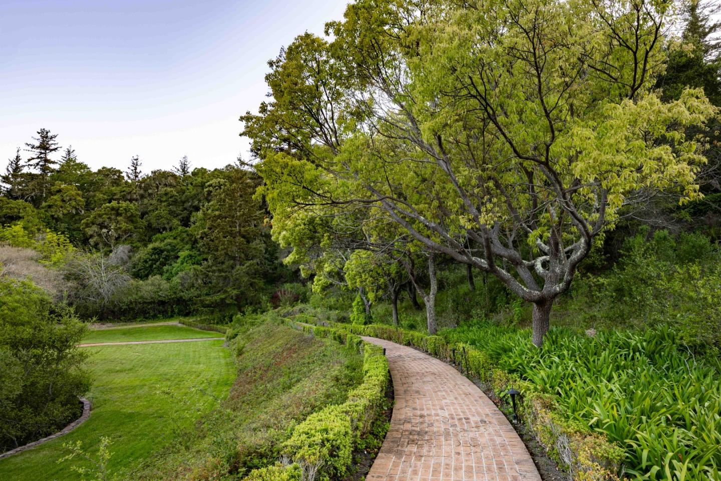 Detail Gallery Image 38 of 53 For 835 La Honda Rd, Woodside,  CA 94062 - 5 Beds | 5/2 Baths