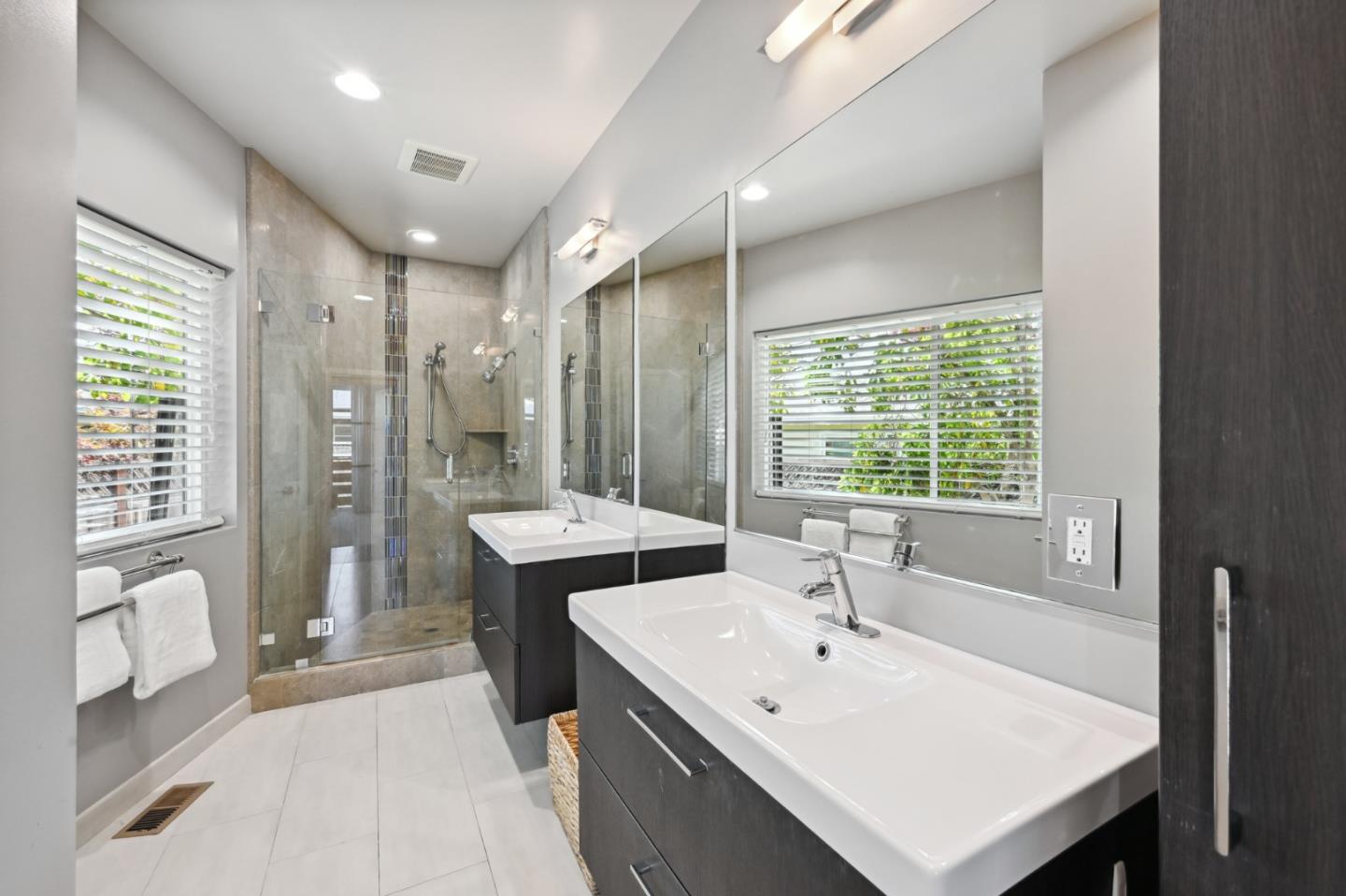 Detail Gallery Image 11 of 27 For 569 Alameda De Las Pulgas, Redwood City,  CA 94062 - 3 Beds | 2 Baths