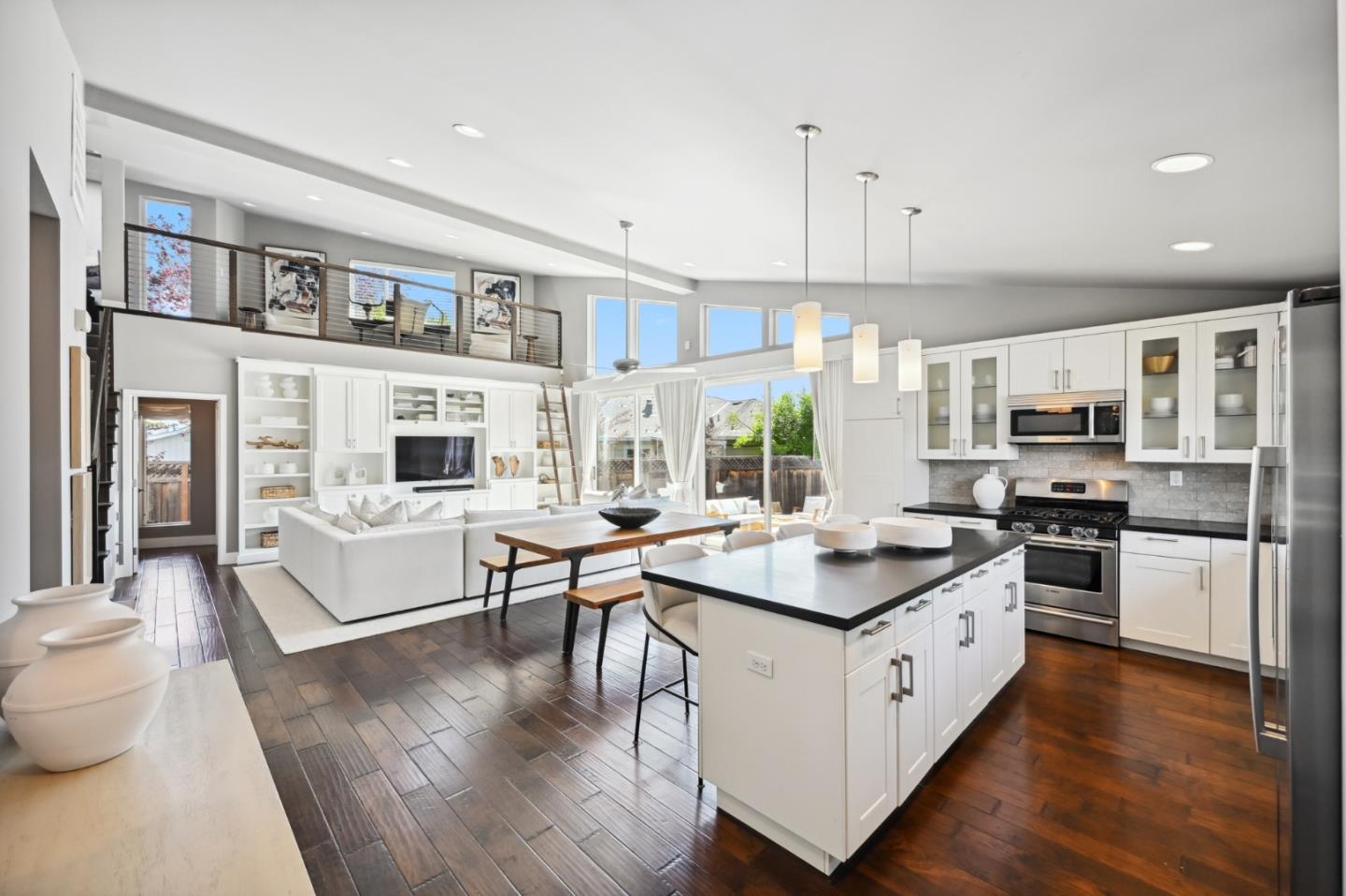 Detail Gallery Image 2 of 27 For 569 Alameda De Las Pulgas, Redwood City,  CA 94062 - 3 Beds | 2 Baths