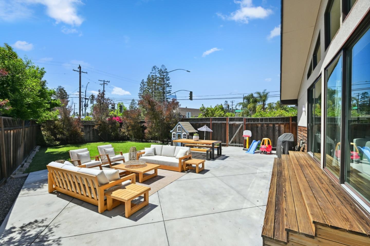 Detail Gallery Image 23 of 27 For 569 Alameda De Las Pulgas, Redwood City,  CA 94062 - 3 Beds | 2 Baths