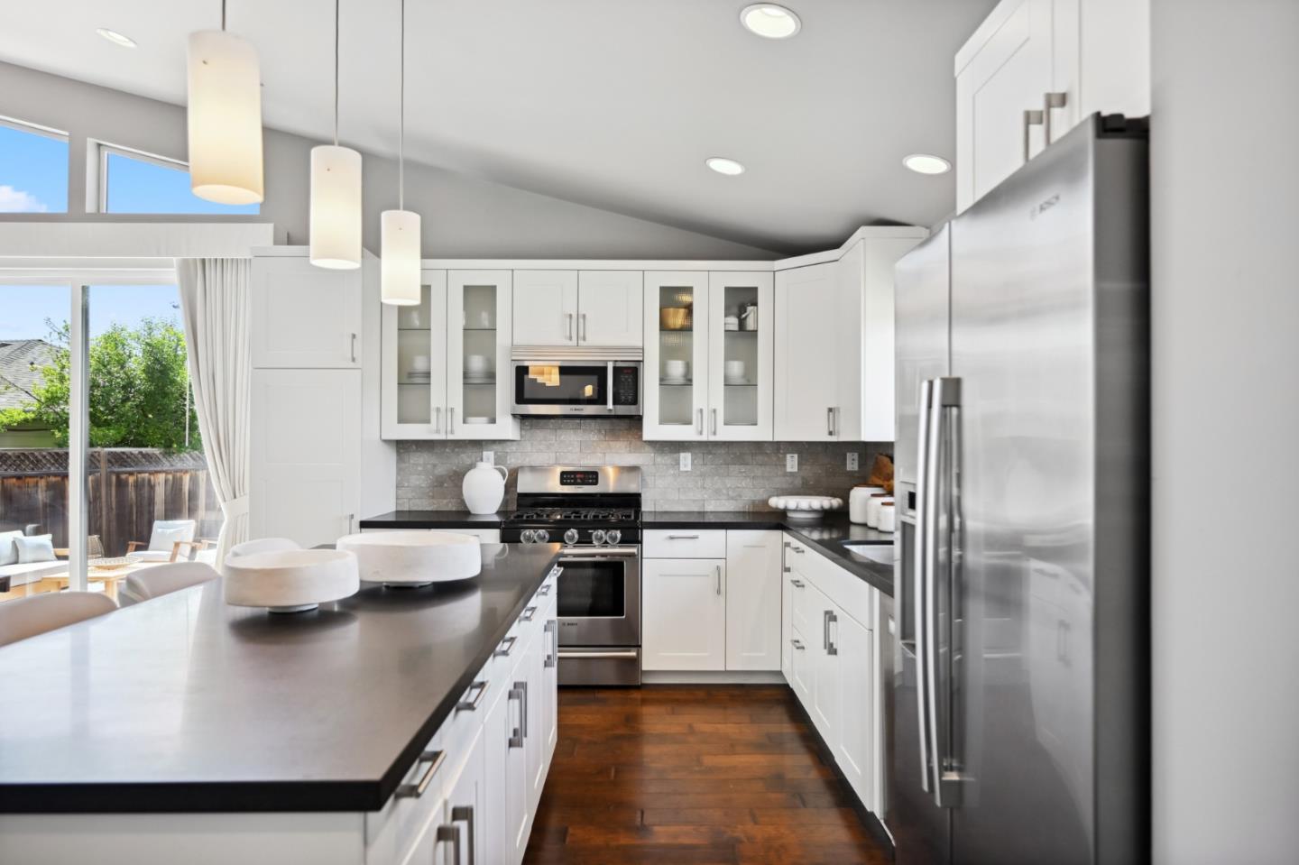 Detail Gallery Image 4 of 27 For 569 Alameda De Las Pulgas, Redwood City,  CA 94062 - 3 Beds | 2 Baths