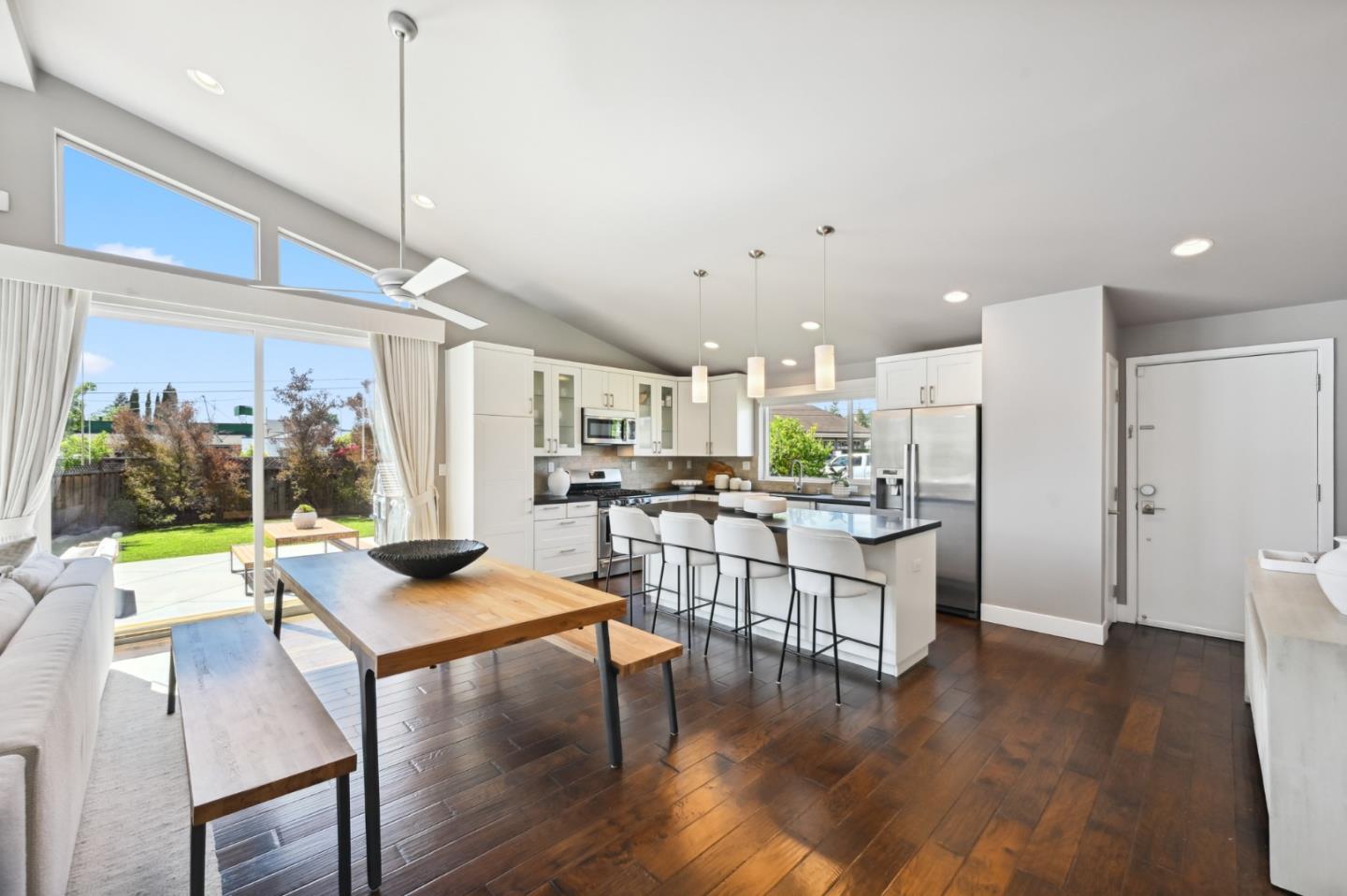 Detail Gallery Image 6 of 27 For 569 Alameda De Las Pulgas, Redwood City,  CA 94062 - 3 Beds | 2 Baths