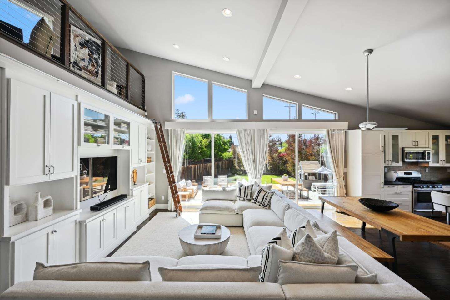 Detail Gallery Image 7 of 27 For 569 Alameda De Las Pulgas, Redwood City,  CA 94062 - 3 Beds | 2 Baths