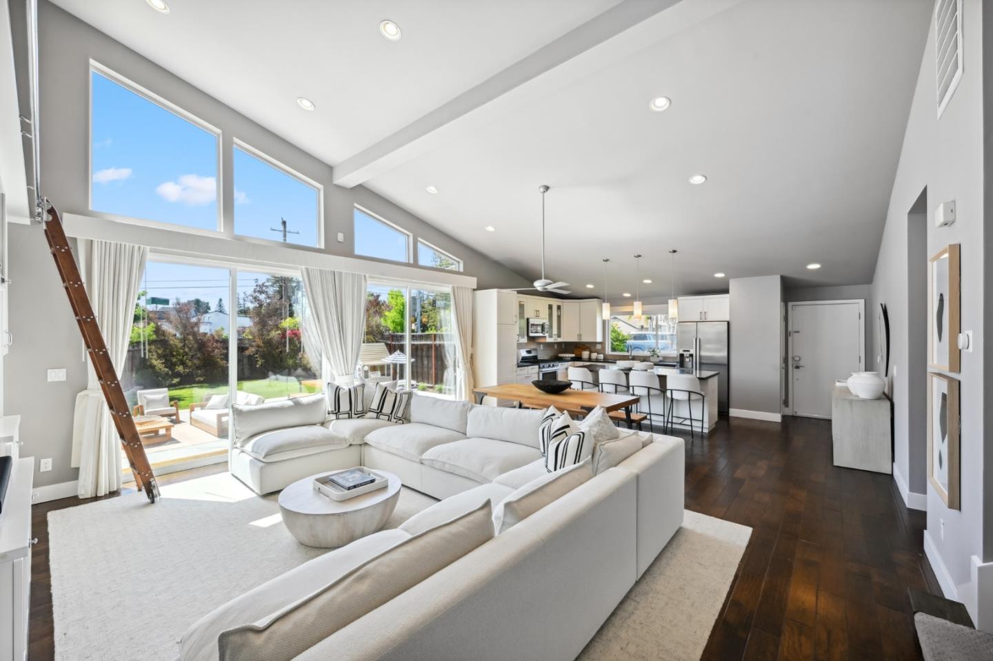 Detail Gallery Image 8 of 27 For 569 Alameda De Las Pulgas, Redwood City,  CA 94062 - 3 Beds | 2 Baths