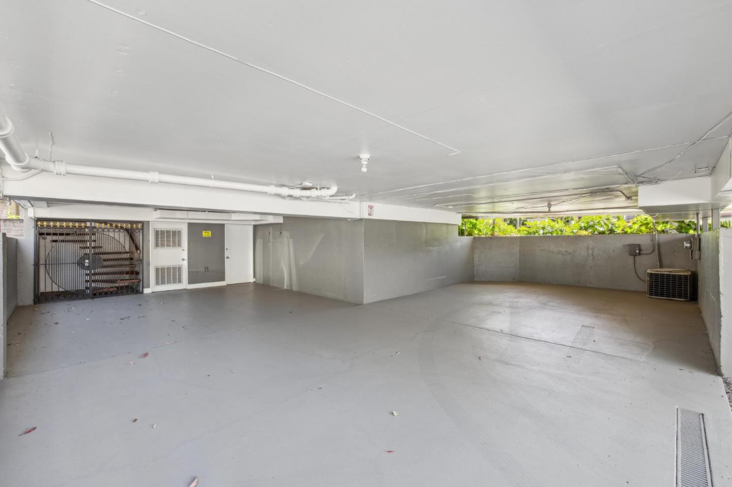 Detail Gallery Image 9 of 10 For 90 El Camino Real, Burlingame,  CA 94010 - – Beds | – Baths