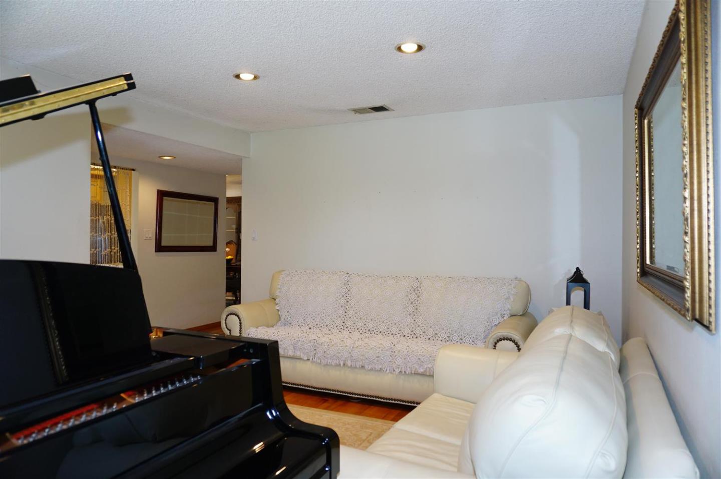 Detail Gallery Image 3 of 20 For 1794 Caloosa Ct, San Jose,  CA 95131 - 4 Beds | 2 Baths