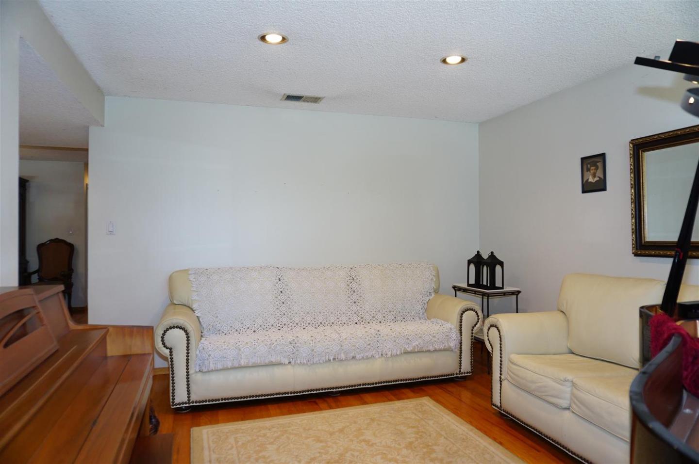 Detail Gallery Image 5 of 20 For 1794 Caloosa Ct, San Jose,  CA 95131 - 4 Beds | 2 Baths