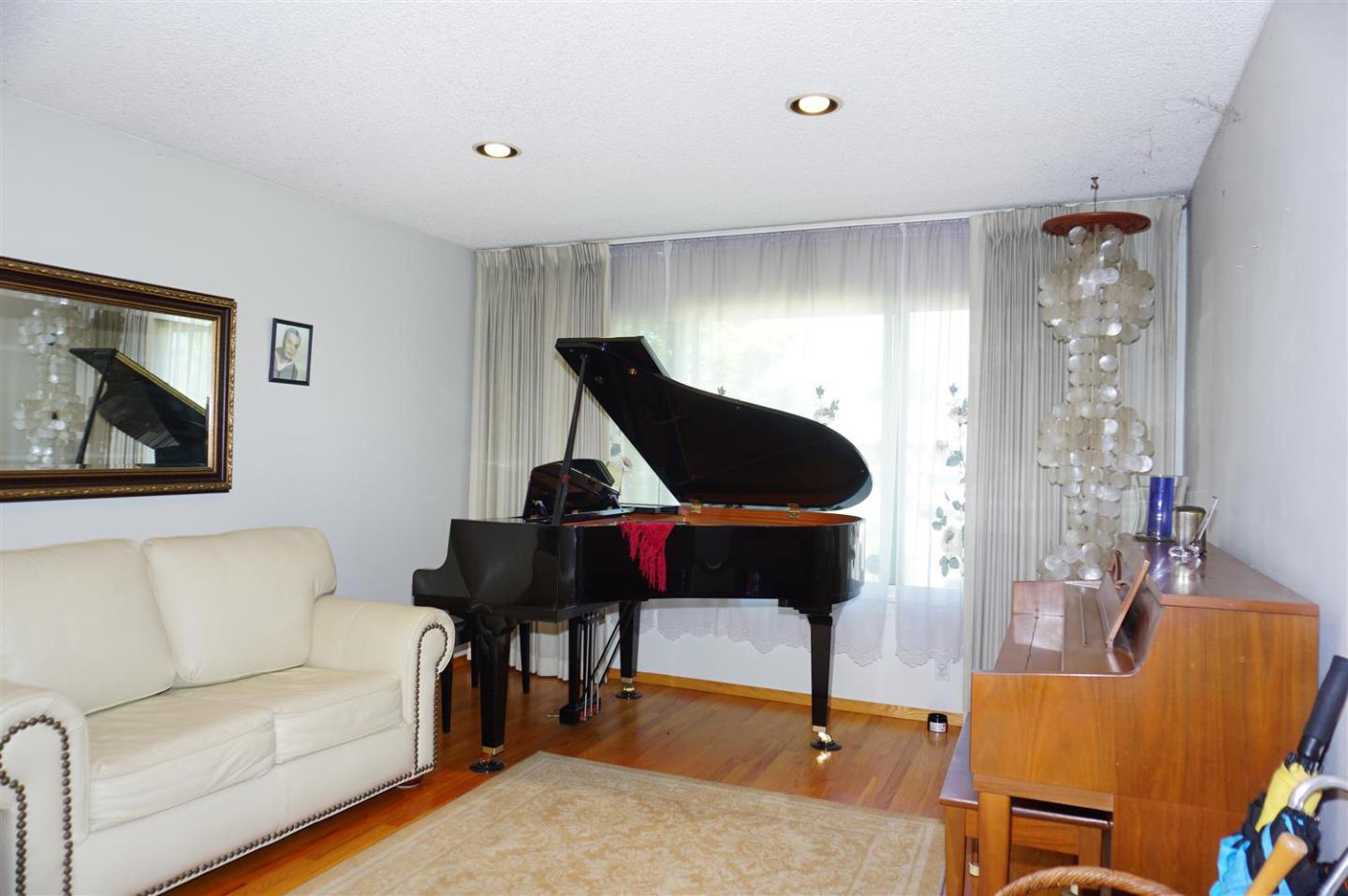 Detail Gallery Image 6 of 20 For 1794 Caloosa Ct, San Jose,  CA 95131 - 4 Beds | 2 Baths
