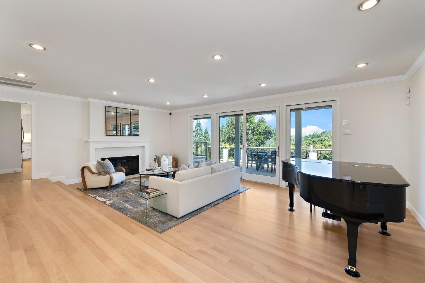 Detail Gallery Image 10 of 49 For 2 Lassen Ct, Menlo Park,  CA 94025 - 4 Beds | 2/1 Baths